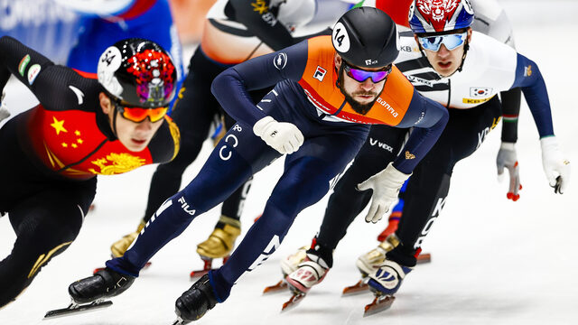 Olympische wintersporters strak in het pak