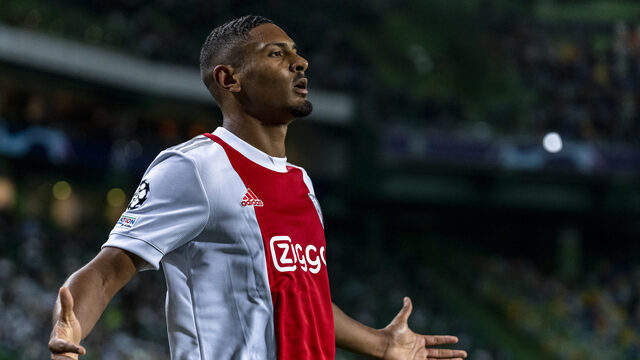 Zinderende start Ajax in CL: Haller schrijft geschiedenis met vier goals tegen Sporting