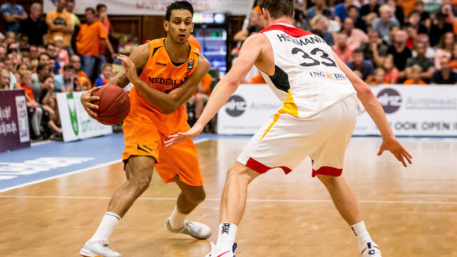 Nederlandse basketballers zijn in Rusland: 'Geen fijn gevoel'