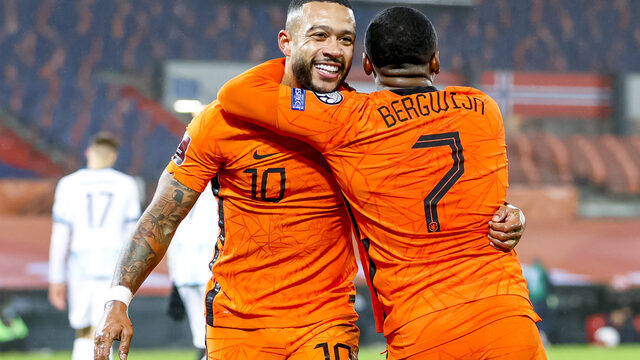 Nederland plaatst zich voor WK 2022 na 2-0 zege op Noorwegen