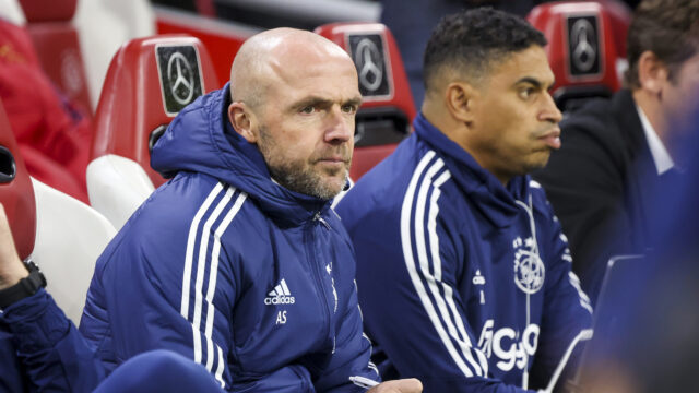 Schreuder verder onder druk: Ajax wint inhaalduel niet van Vitesse, PSV definitief koploper