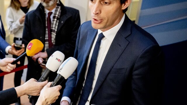 Minister Hoekstra stelt een sanctiecoördinator in: 'Niet te verkopen'
