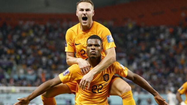 Nederlands elftal wint met 3-1 van de Verenigde Staten en staat in kwartfinale WK