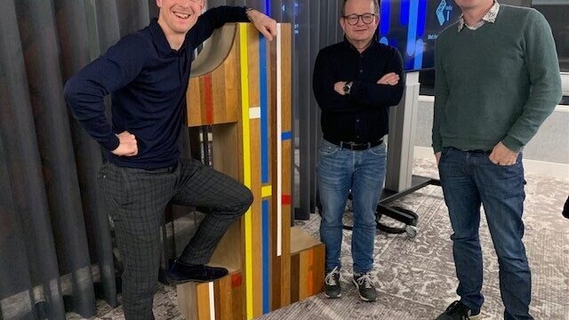 Nils van der Poel houdt Nederland een spiegel voor