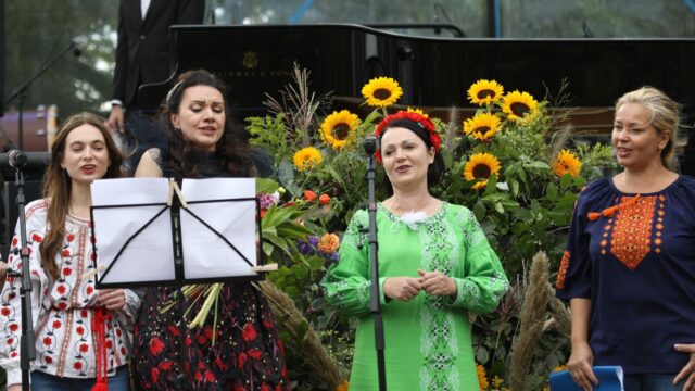 Een jaar na oorlog putten Oekraïners kracht uit muziek