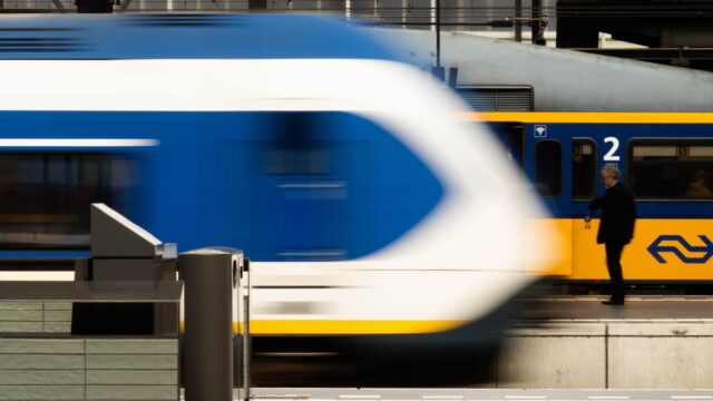 Oud-inspecteur ziet de veiligheid NS verdampen: 'Onrealistische eisen aan spoorsysteem'