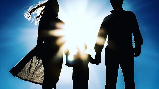 Moet het weer mogelijk worden om kinderen uit het buitenland te adopteren?