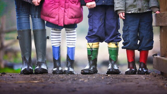 Buitenspelen steeds georganiseerder: 'Echte avonturen beleef je zonder je ouders'