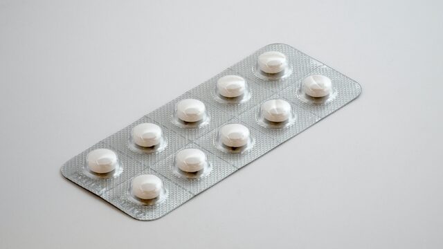 Jonge transpersonen aan de zelfmedicatie door lange wachtlijsten