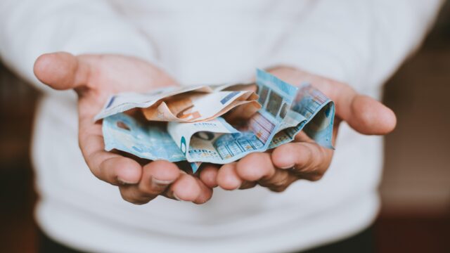 Stand.nl: 'Iedereen die het kan missen moet de energiecompensatie doneren'