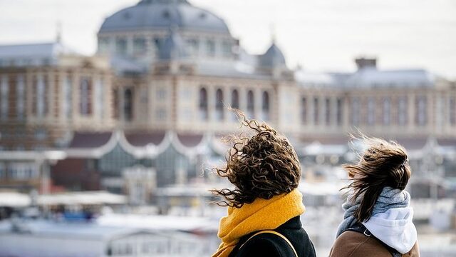 Hoe blijf je staan bij windkracht 10? 'Zorg voor een zo klein mogelijk oppervlak'
