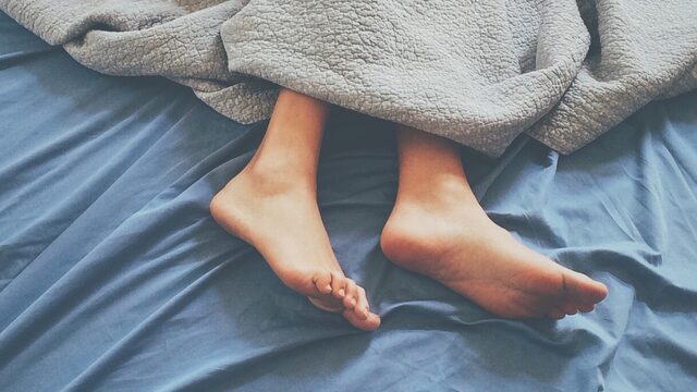 Hotelkamer, blauw licht en slaappillen: slapen voor veel topsporters knap lastig