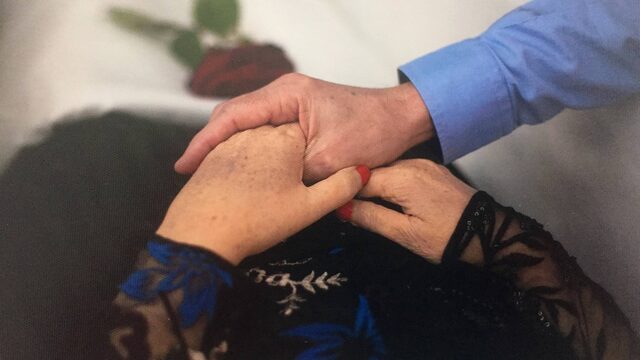 Steeds meer mensen kiezen voor een afscheidsfotograaf bij een uitvaart
