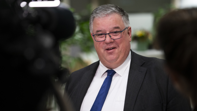 Voorzitter Veiligheidsberaad Bruls verwacht komende weken al tekort aan duizenden opvangplekken van asielzoekers