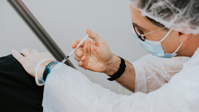 Advies Gezondheidsraad: geen booster voor jongeren tot 18 jaar