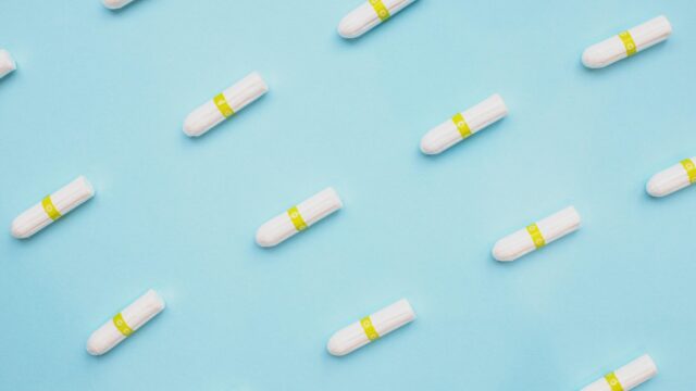 Waarom doen we nog zo ongemakkelijk over menstrueren?