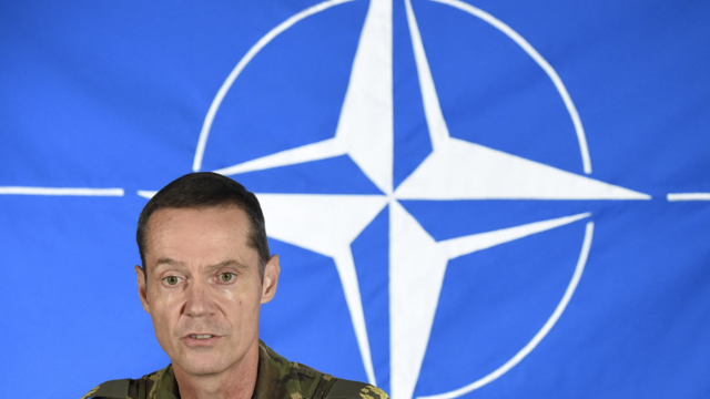 NAVO-commandant Tak houdt rekening met vergroting Nederlandse inzet interventiemacht aan de oostgrens