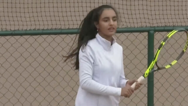 Saudische Yara op de tennisbaan en daarbuiten een ware hit
