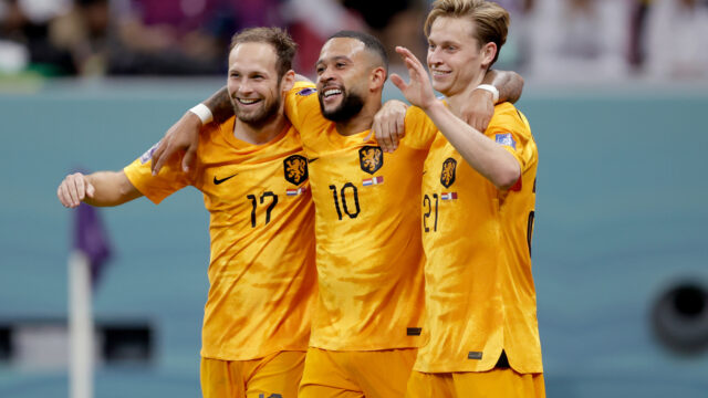 Oranje overtuigt opnieuw niet, wint wel van Qatar en gaat door naar knock-outfase WK