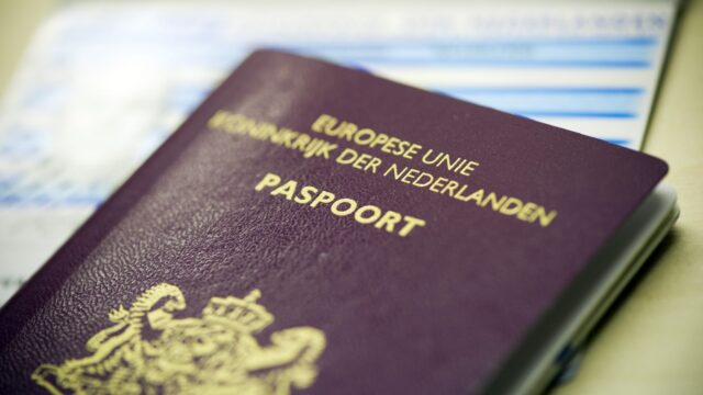 OM roept op gemeenteambtenaren strenger te controleren: ‘Procedure rond afgifte paspoort naïef’