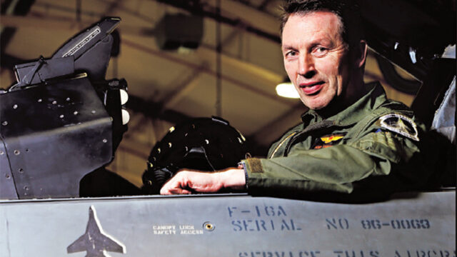 Legendarische F-16 piloot Peter Tankink neemt afscheid van zijn MiG-killer