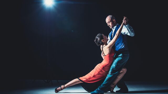 Seksuele intimidatie en machtsmisbruik in de latin dance-wereld