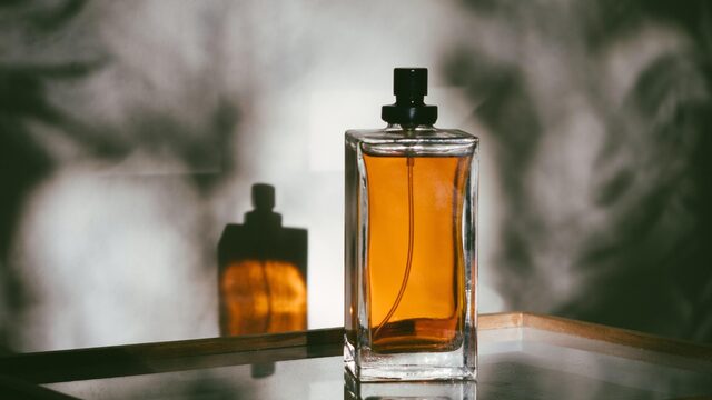 Chemische stoffen in parfums zijn schadelijk voor onze gezondheid en het milieu