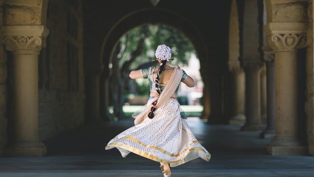 Hoe belangrijk is dans als kunstvorm voor de Indiase samenleving?