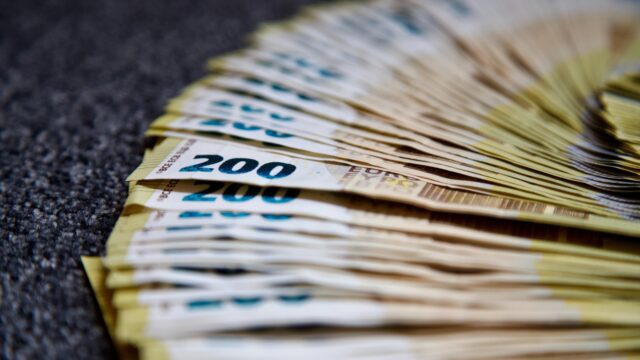 Miljonairs gebruiken zelf opgerichte goede doelen om belasting te ontwijken