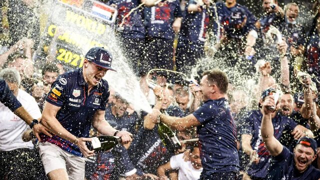 Mercedes gaat niet in beroep en dus is Verstappen officieel wereldkampioen