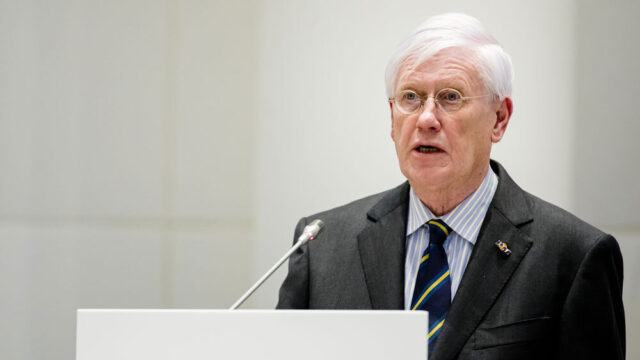 Hans Wiegel: als Rutte fractie vanmiddag niet overhaalt, moet de VVD ermee stoppen