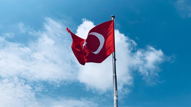 Turkse Nederlandse bekendheden opgepakt in Turkije: moeten influencers zich zorgen maken?