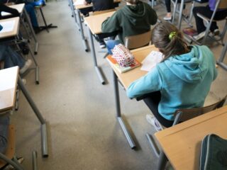 Stand.nl: 'Het is onbegrijpelijk dat geschiedenis en aardrijkskunde niet meer getoetst worden'