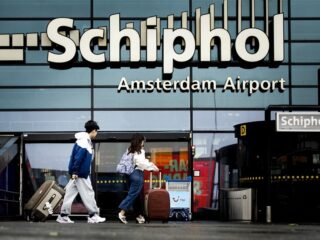 Stand.nl: 'Het opschorten van de krimp van Schiphol is een zwaktebod'