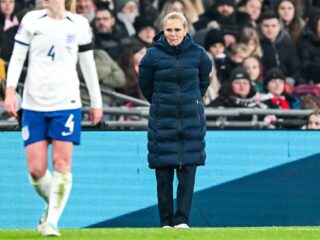 Stand.nl: 'Het is tijd voor een vrouwelijke coach in het betaald mannenvoetbal'