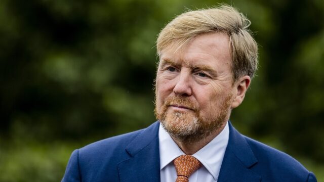 Stand.nl: 'De koning moet net als wij belasting gaan betalen'
