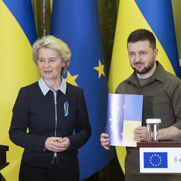 Stand.nl: 'Von der Leyen biedt Oekraïne valse hoop'