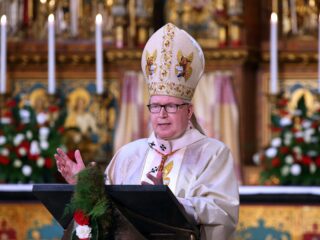 Bisschop de Korte kritisch op Amerikaanse oorlogsminister Hegseth: 'Oorlog wordt nóóit door God gezegend'