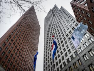 Ergernis binnen ministerie van Justitie over rol OM en Rechtspraak bij naamfouten op vonnissen
