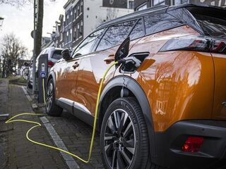 Stand.nl: 'Er moeten zo snel mogelijk extra laadpalen komen'