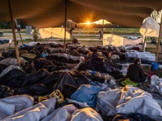 Stand.nl: 'Alle taboes moeten van tafel om de asielcrisis te bezweren'