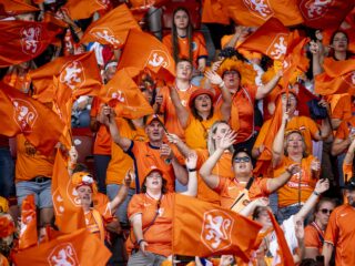 Illegale voetbalshirts overspoelen Europa: 'Pakkans voor criminelen is nihil'