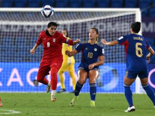 Nog een voetbalster en staflid uit Iran krijgen asiel in Australië: 'Het regime zal wraak nemen op hun families'