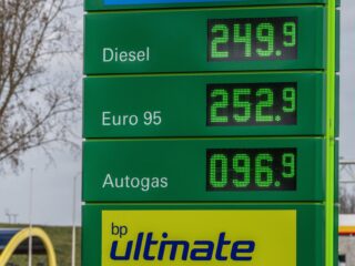 Hoge benzineprijzen compenseren? 'Als je ermee begint, kun je er niet meer mee stoppen'