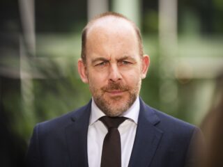 Asielminister Van den Brink neemt volgende week volgende stap bij weigergemeenten