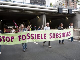 Hoogleraar riskeert vier jaar cel voor blokkeren van de snelweg met Extinction Rebellion, maar heeft geen spijt