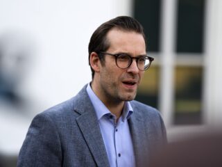 Miljoen mensen in de WIA, veel jonge vrouwen en ouderen: 'Best te verklaren', vindt CNV-voorman Hans van den Heuvel