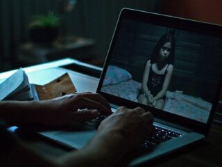 Kindermisbruik via livestreams gebeurt steeds vaker, en ook in Nederland wordt hier naar gekeken