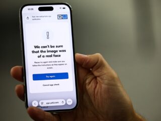 Nieuwe wet moet het versturen van naaktfoto's als minderjarige moeilijker maken