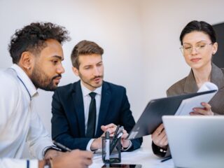 Overheid spendeert miljarden aan externe consultants: 'We hebben een consultancyverslaving'